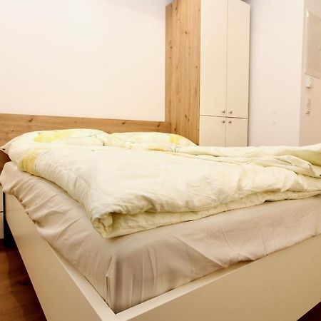 Central Studio Work And Travel Вена Экстерьер фото